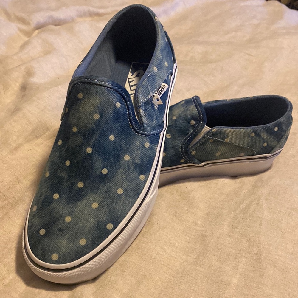 NWT Vans Asher Platform Slipons